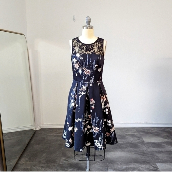 White House Black Market Floral Lace Sleeveless Cocktail Dress. Size 8 - Picture 3 of 13